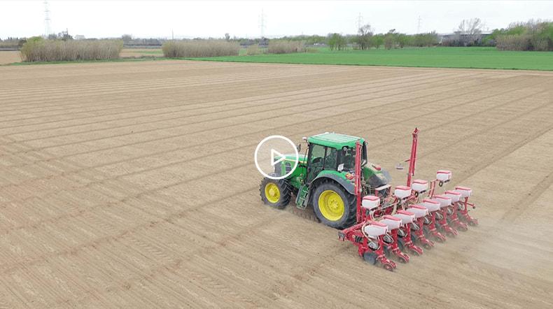 Jordi, a farmer in Spain, has used FJD AT1 to maximize the sunflower planting and harvesting process, resulting in an impressive yield. He was able to plan each step of the sunflower lifecycle, from seed to harvest, ensuring optimal results.