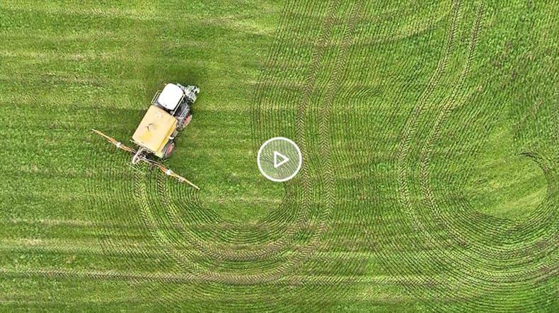 A UK farmer used FJD AT2's basic u-turn feature to fertilize hilly terrain. This feature automatically turns the tractor around, freeing his hands and improving safety and efficiency in the process.