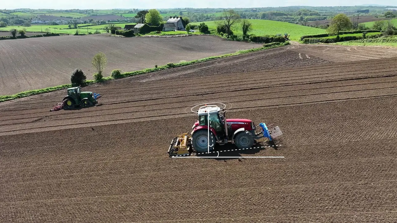 The AH1 maintains reliable accuracy even in challenging landscapes, including rolling terrains, slopes, and rough ground.