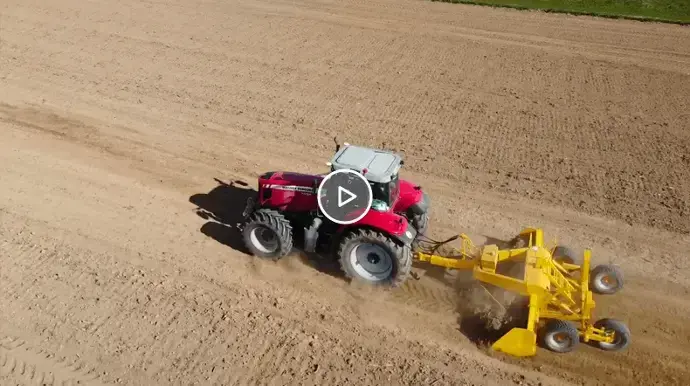 A spanyol Jordi sikeresen használta az AL01-et a mezőgazdasági területek szintezésének és a napraforgó ültetésének optimalizálására, fantasztikus eredményeket elérve. Az AL01 sima és egyenletes terepfelületet biztosít, ami jobb vízelosztást és termésgazdálkodást tesz lehetővé.